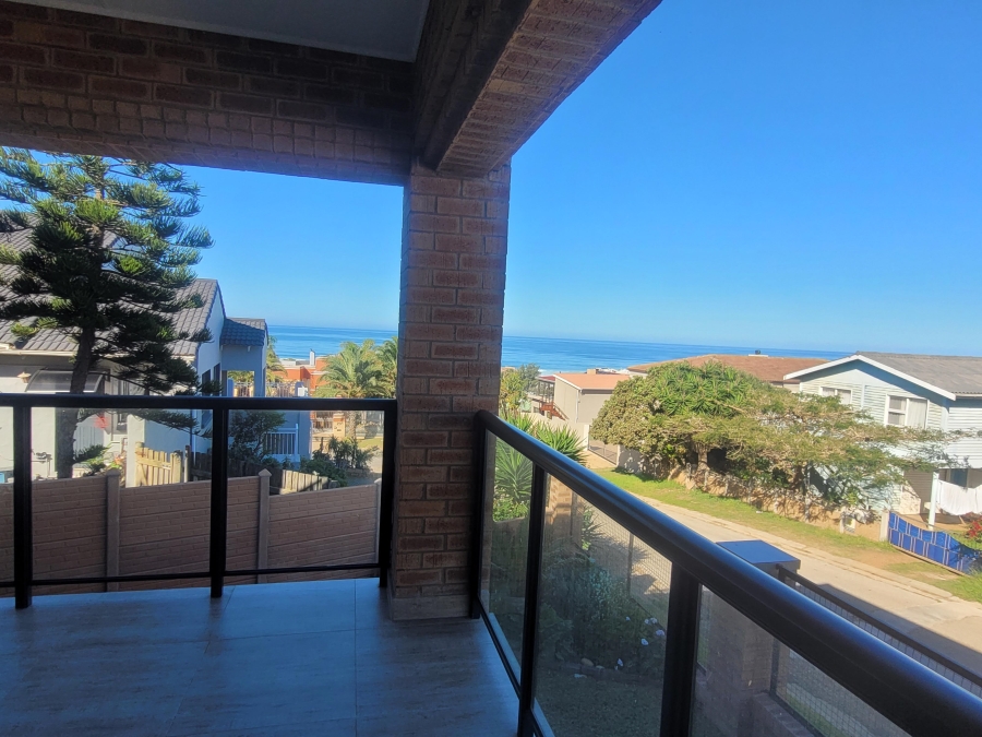 4 Bedroom Property for Sale in Wavecrest Eastern Cape